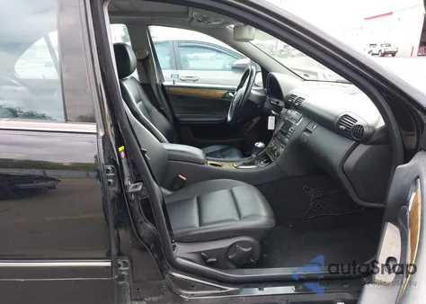 2007 Mercedes-Benz C 230 Sport z USA, uszkodzony, nr VIN WDBRF52H77A935136